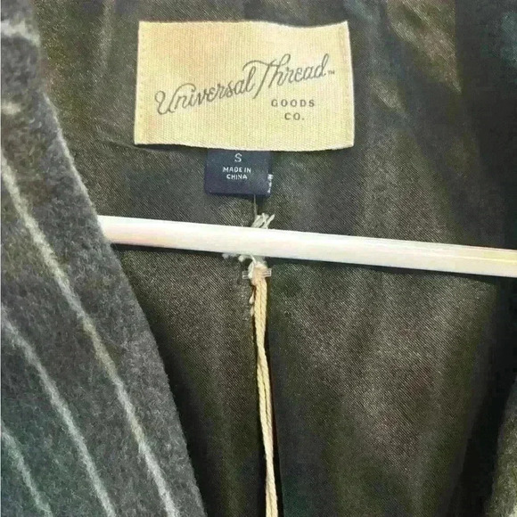 NWT Universal Threads Gray & White Pinstriped Blazer Size Small - Picture 5 of 6